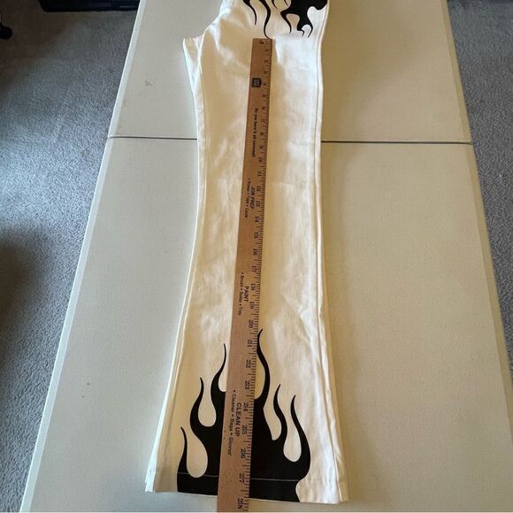 Colorful Natalie White Flare Jeans Size Small 24 Black Flame Print 100% Cotton - Picture 7 of 11